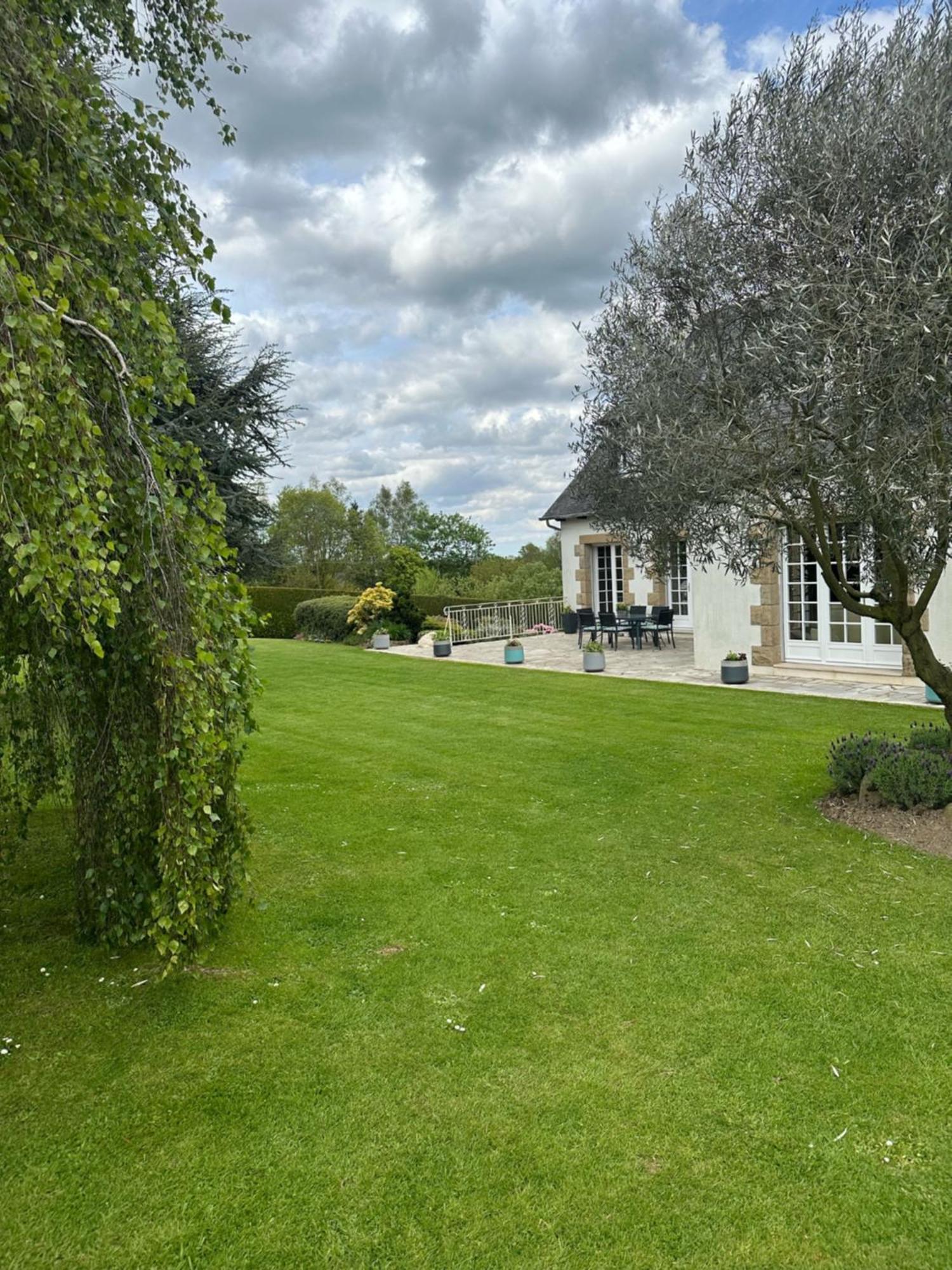 Les Tulipes Bed and Breakfast Antrain Exteriör bild